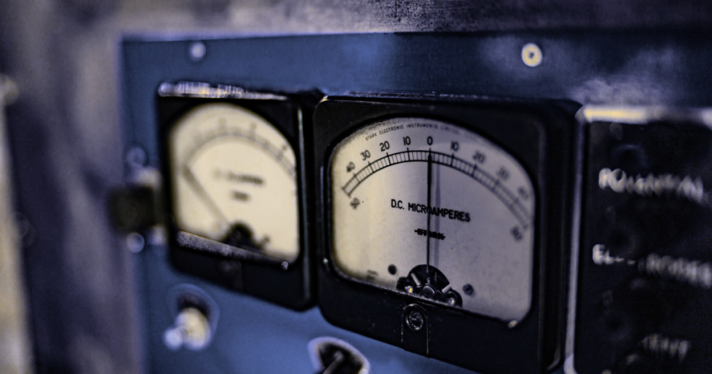 An image of some old fashioned weighing scales