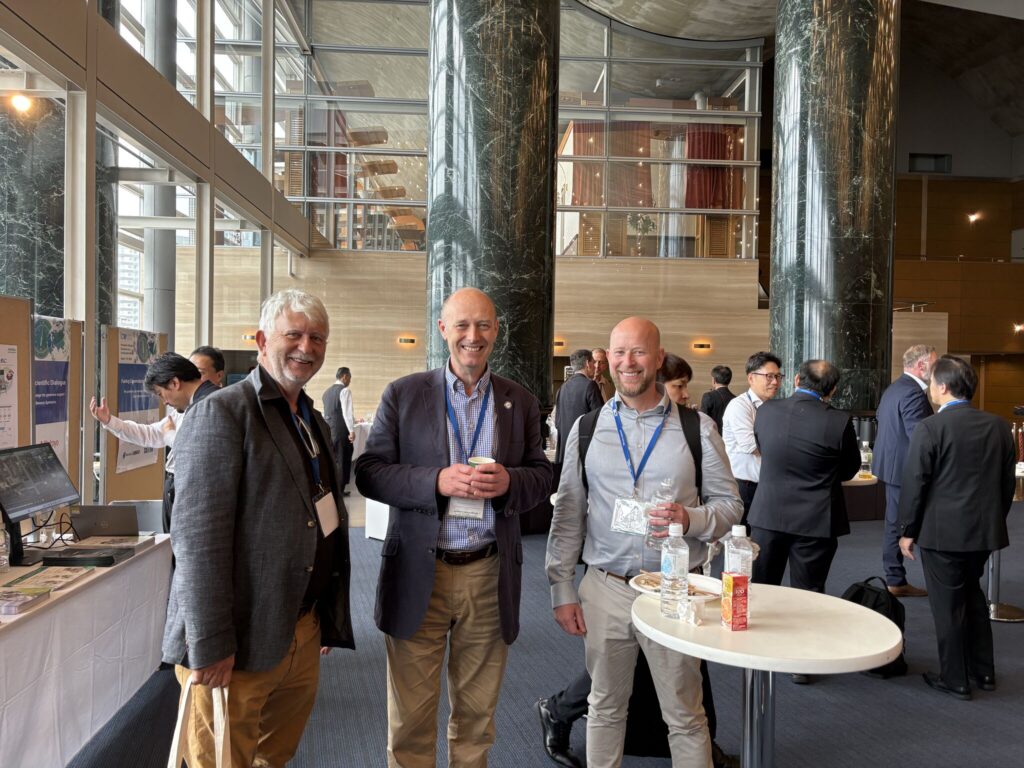 3 of delegates at the International Conference of Weighing in Japan