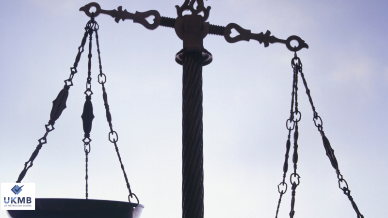 An image of some old fashioned weighing scales.